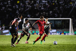 Atacante do Sport critica novo erro de arbitragem: 