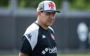 Carille projeta sequência após vitórias do Vasco em casa e garante: 'Não me sinto pressionado'