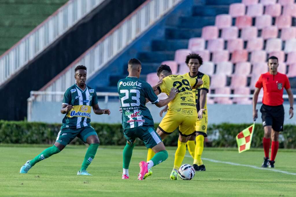 Uberlândia-MG 1 x 1 FC Cascavel-PR - Gols saíram somente no segundo tempo 2 cascavel x Uberlandia