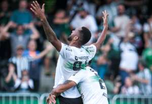 Coritiba 2 x 0 Operário-PR - Coxa resolve no primeiro tempo e volta a vencer