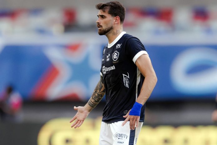 Atacante do Remo celebra quebra de tabu contra Coritiba: "Seria difícil" 6 Felipe Vizeu exalta coletivo Remo