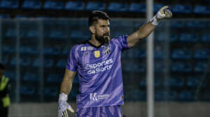 Goleiro do Ceará critica arbitragem contra Bahia: 