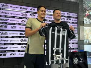 Sobrinho de Júlio César, Roger Felippo elogia torcida do Figueirense: 'Eles são fantásticos'