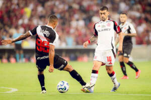 Vasco 0 x 0 Flamengo - Mengo lidera sozinho o Brasileirão