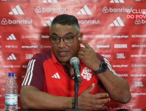 Roger Machado aprova arbitragem após empate do Inter: 'Usou a tecnologia de forma adequada'