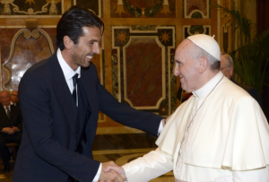 Comitê italiano pede suspensão de eventos esportivos no dia do funeral do papa