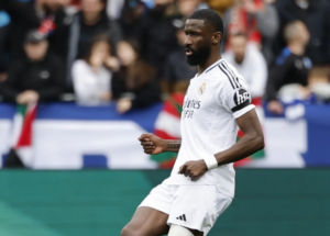 Rüdiger, do Real Madrid, leva gancho por expulsão na final da Copa do Rei