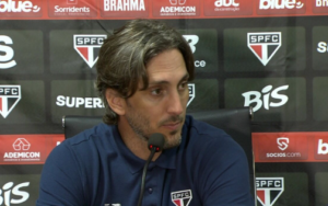 Zubeldia critica arbitragem após expulsão: 'Não sei qual critério'