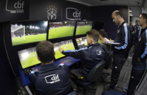 CBF divulga áudio do VAR em pênalti para o Palmeiras: 'Não muda a trajetória da bola'
