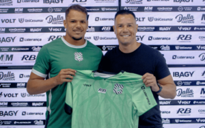 Figueirense apresenta último reforço e foca em estreia na Série C