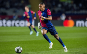 Raphinha brilha, Barcelona arrasa Dortmund e encaminha vaga na Liga dos Campeões