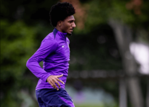 Talles Magno desfalca Corinthians após ser internado por quadro de pneumonia