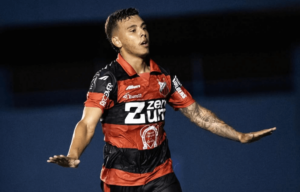 Popó marca gol de bicicleta e 