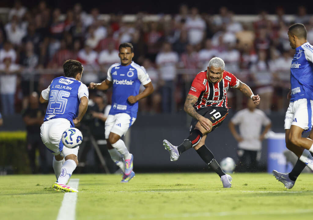 São Paulo soma 8 jogos sem vencer e inicia Brasileirão com um gol e perto da zona da degola