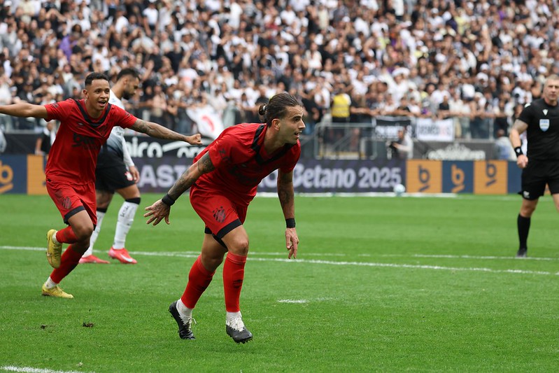 Corinthians 2 x 1 Sport - Show de Memphis Depay garante vitória do Corinthians 2 sergiooliveira