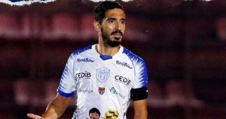 Lucas Cezane tem 32 anos, 119 jogos e 16 gols marcados pelo AMA (Foto: Divulgação / AMA)