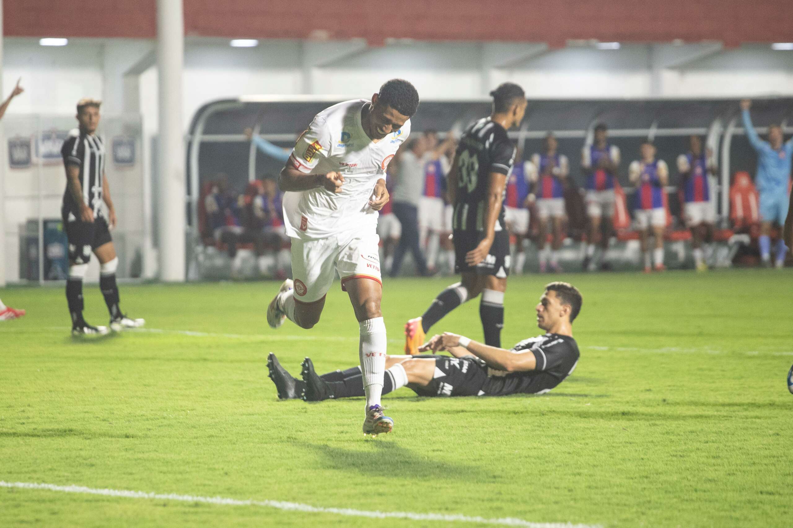 Tombense 3 x 2 Figueirense - Gavião vence a primeira na Série C 1 Tombense vence Figueirense Série C
