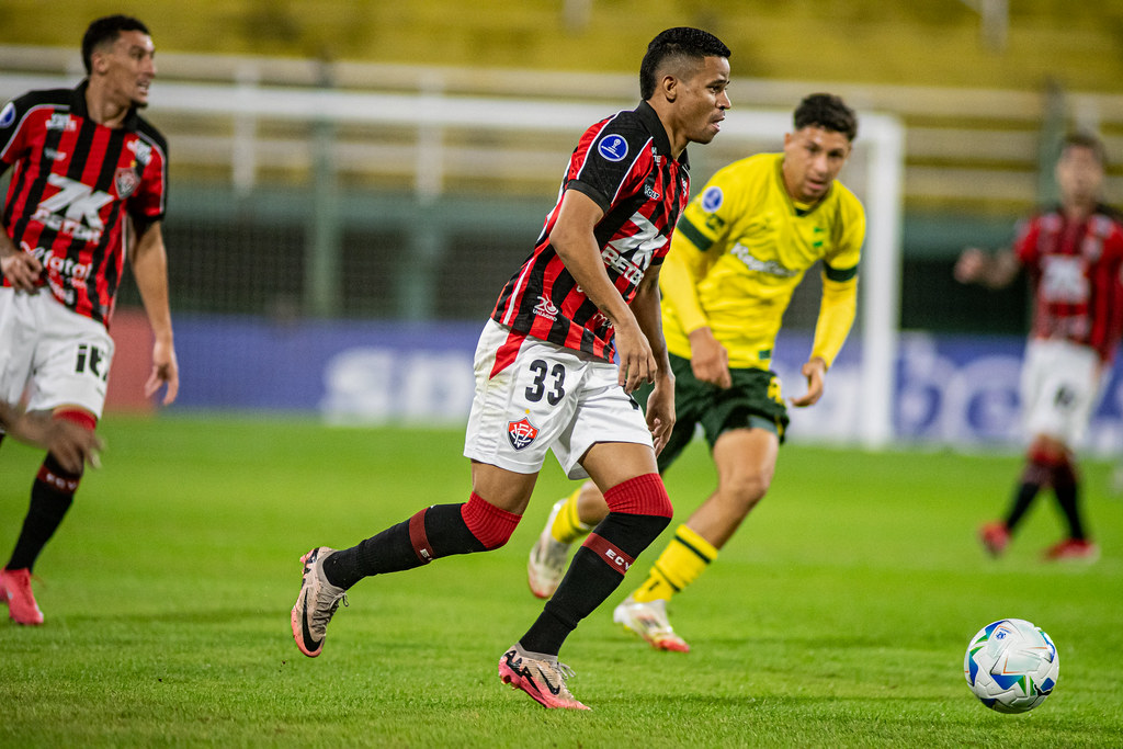 Vitória x Cerro Largo-URU - Leão busca primeiro triunfo na Copa Sul-Americana 3 Vitória empate Defensa y Justicia Sul-Americana