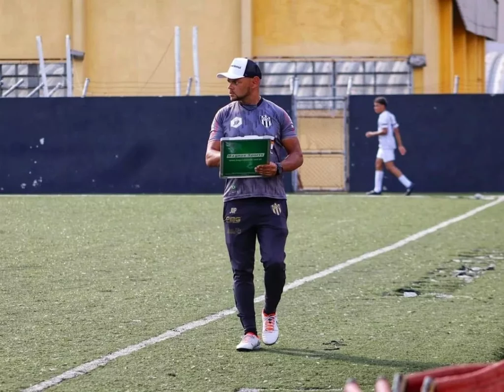 Dinho Galvão atinge marca histórica: mais de 100 jogos no comando do EC São Bernardo 2 02