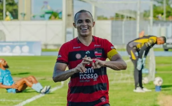 Aleílson marcou dois na goleada de 5 a 1 sobre o Humaitá-AC (Foto: Divulgação / Ogol)