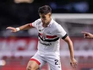 Bobadilla pede adiamento de depoimento sobre acusação de xenofobia