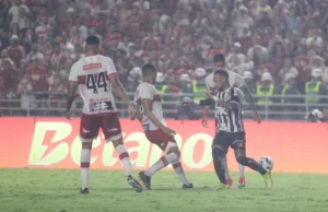 Neymar critica postura do Santos: 'Tudo não pode depender só de mim'