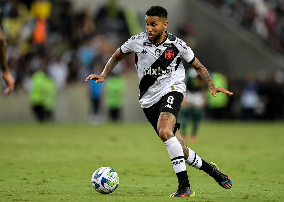 Ceará negocia a contratação do volante Jair, do Vasco