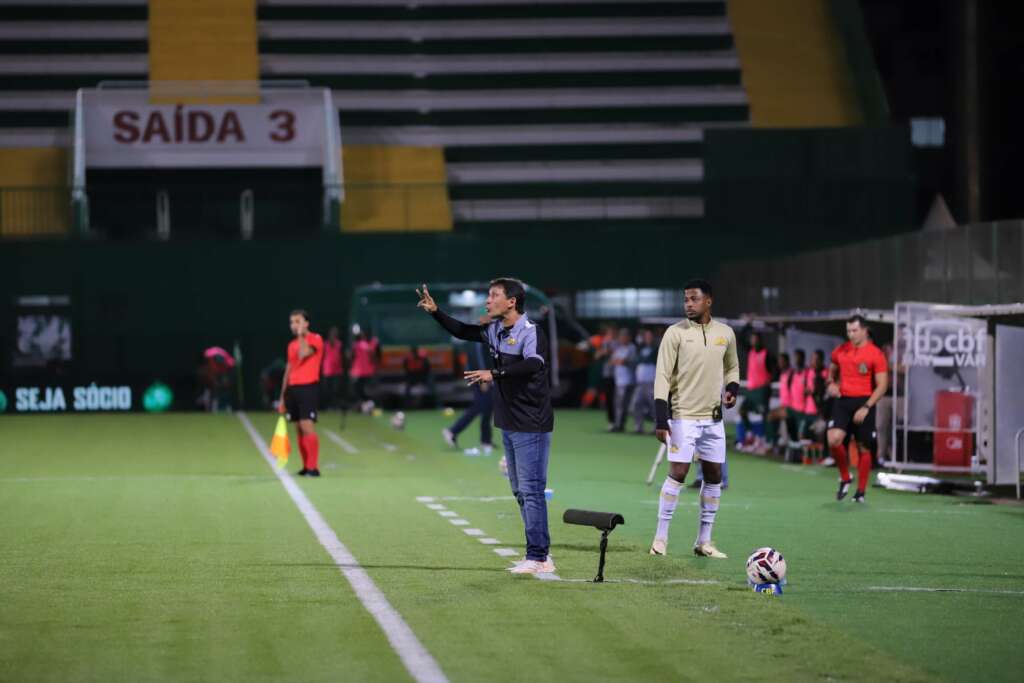 Criciúma demite Zé Ricardo após 3ª derrota na Série B