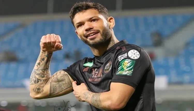 Athletico Paranaense tem interesse na contratação de Carlos Júnior