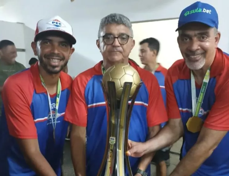Com 22 títulos e 7 os nacionais, Flávio Araújo analisa novas propostas