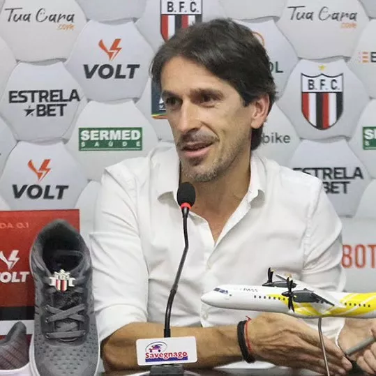 Após bater recordes no Botafogo, técnico português entra na mira de clube da Série B 4 483829359 1053469696825302 8581778674354078801 n