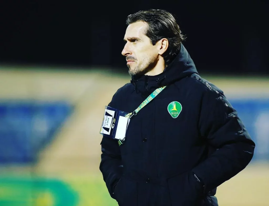 Após bater recordes no Botafogo, técnico português entra na mira de clube da Série B 6 484038416 9727043970662015 4886384834026091306 n