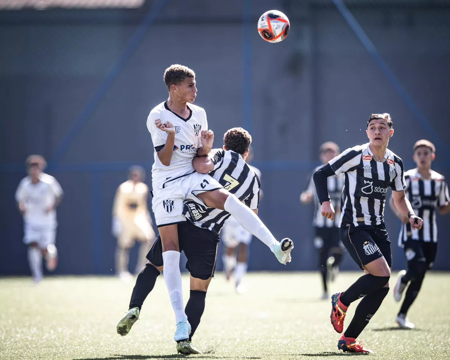 Sub-15 do EC São Bernardo quebra invencibilidade do Santos e chega a 4 jogos sem perder