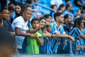 Grêmio convoca torcida com promoção diante do Santos