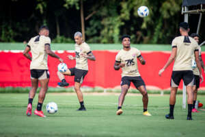 Vitória tenta espantar crise contra o Defensa y Justicia