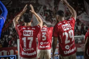 Vila Nova 2 x 1 Athletico-PR - Vila cola na liderança da Série B