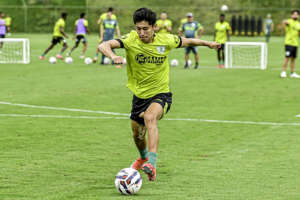 Jogador do América-MG é liberado, mas segue investigado por injúria racial