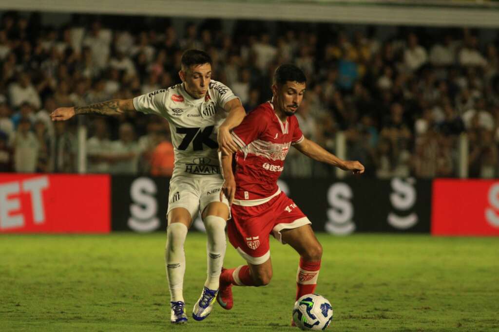 Atacante do CRB celebra gol: "Fui bem na finalização" 2 Santos empata na Vila Belmiro diante do CRB