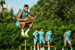 Cuiabá treina forte no feriado e tem jogador importante suspenso