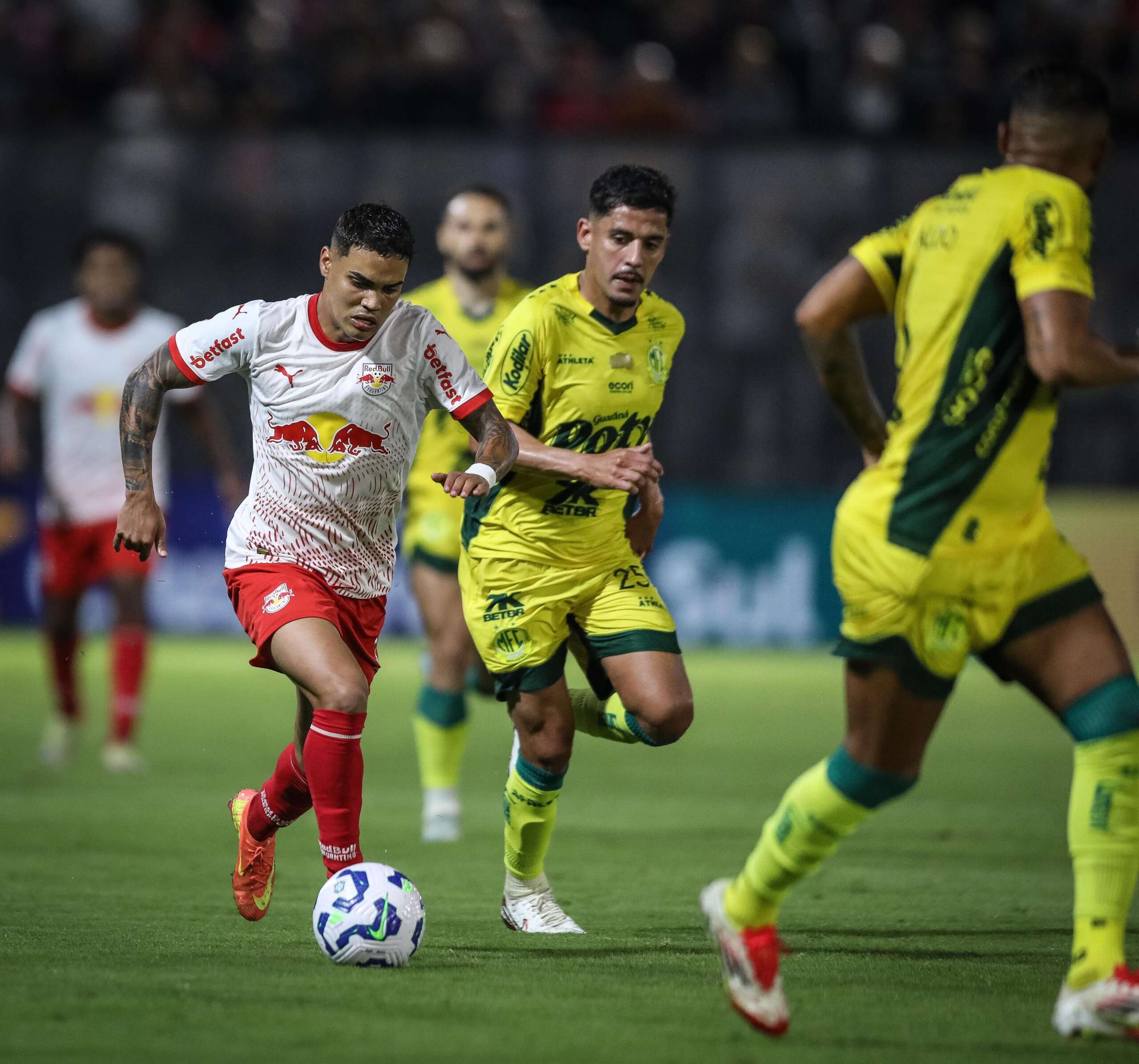 Red Bull Bragantino vence a quinta seguida no Brasileiro