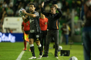 Cuca celebra desempenho do Atlético-MG e vê vitória fora de casa como alívio: “Jogamos bola”