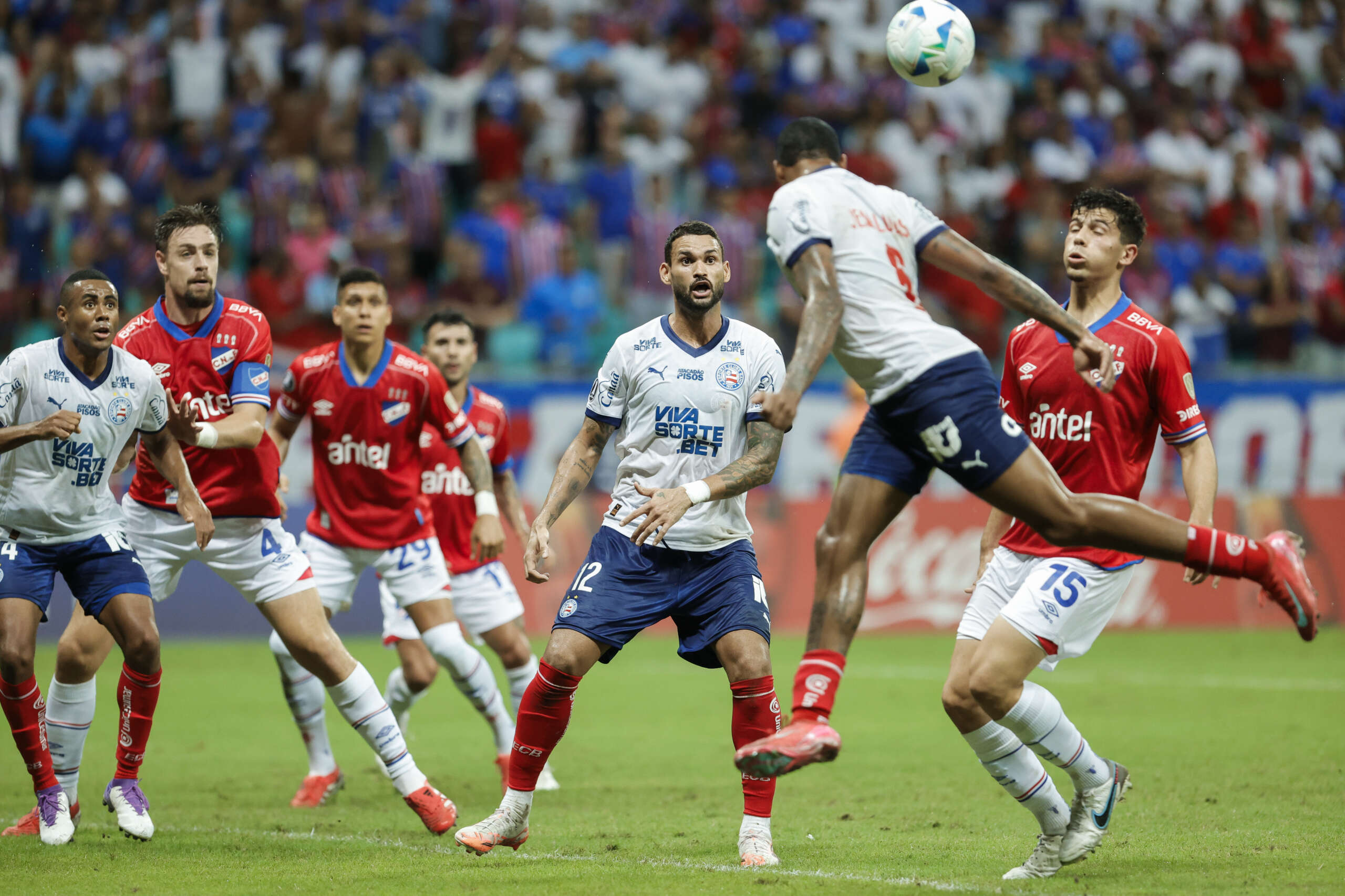Bahia 1 x 3 Nacional-URU - Tricolor leva a virada e perde a invencibilidade na Libertadores 1 Bahia conhece a sua primeira derrota na Libertadores