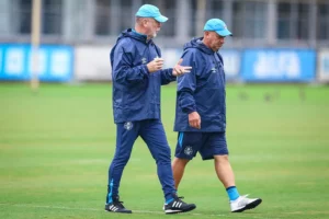 Mano Menezes volta ao Grêmio para Copa do Brasil após tragédia familiar