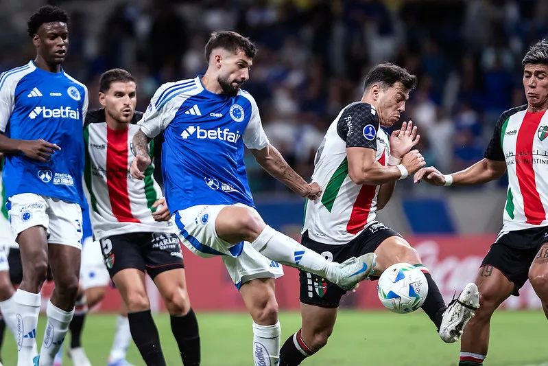 Cruzeiro bate Palestino e vence primeira na Sul-Americana