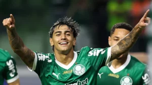 Facundo Torres festeja gol e exalta 'fome' do Palmeiras: 'Vamos brigar por tudo este ano'