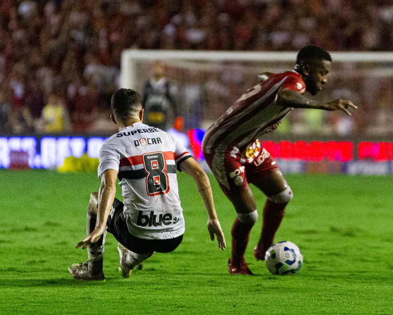Náutico-PE 1 x 2 São Paulo - Tricolor está nas oitavas de final da Copa BR 1 São Paulo volta a vencer Náutico e avança na Copa do Brasil