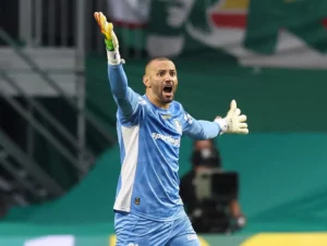 Weverton detona VAR após revés do Palmeiras: 'Temos a categoria de c*** com tudo'