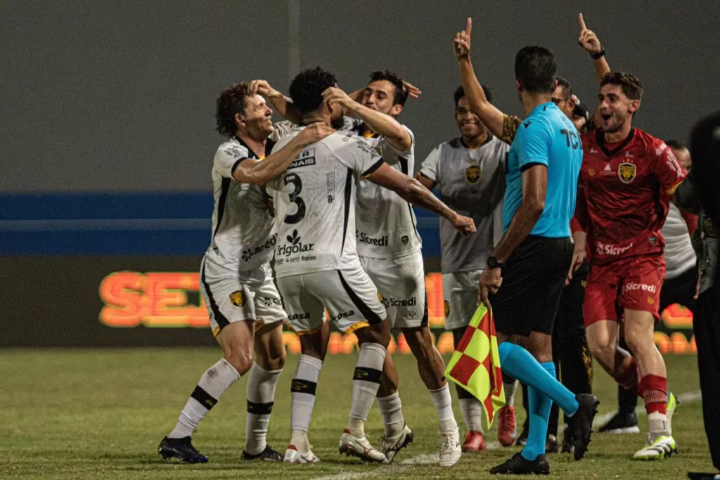 Amazonas vence Operario na Serie B 4