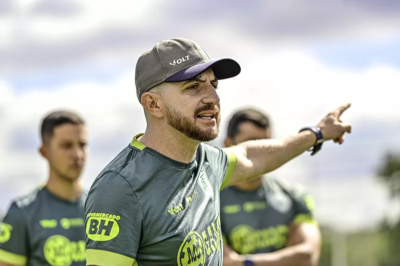Série B: Técnico do América-MG prepara mudanças para encarar o Paysandu