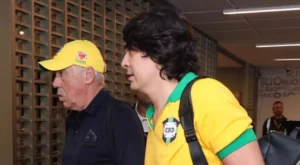 Carlo Ancelotti chega no Rio ao 'velho' estilo verde-amarelo